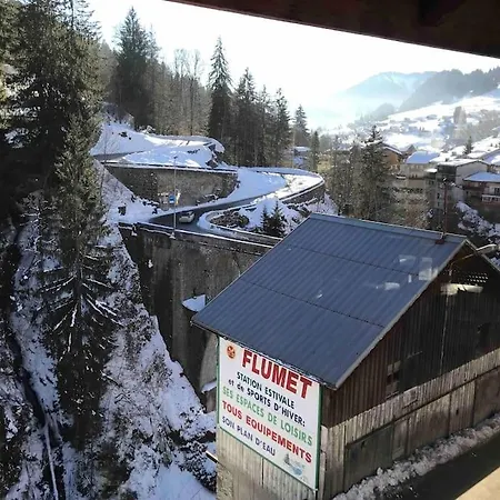 A La Montagne